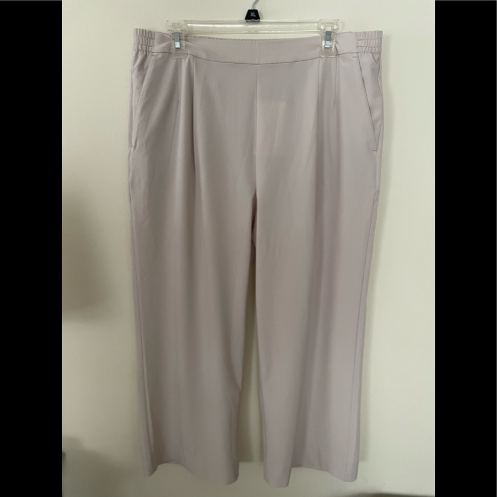 NWT Banana Republic Core Temp Capri Pants